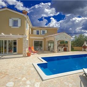 4 bedroom villa with pool near Sveti Lovrec, sleeps 8